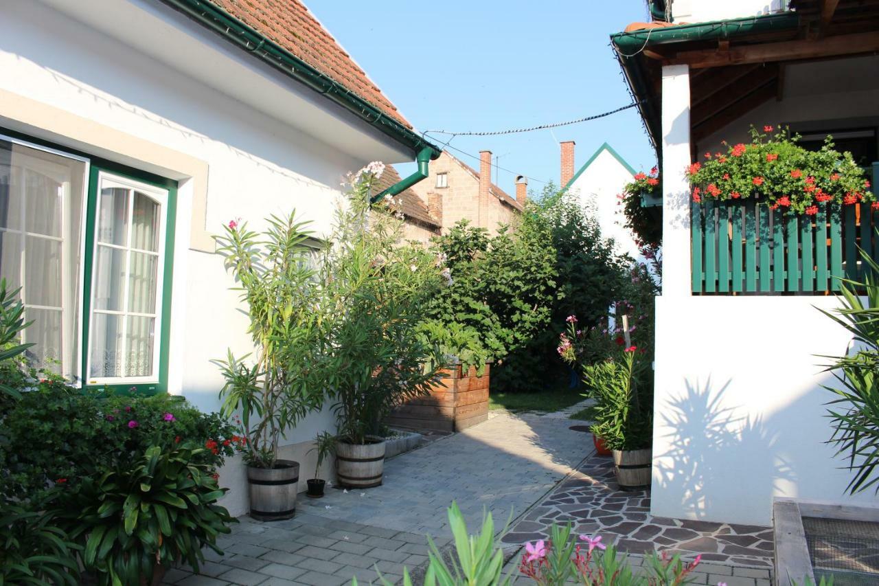 Appartement "Blumengassl" Moerbisch Am See Exterior photo