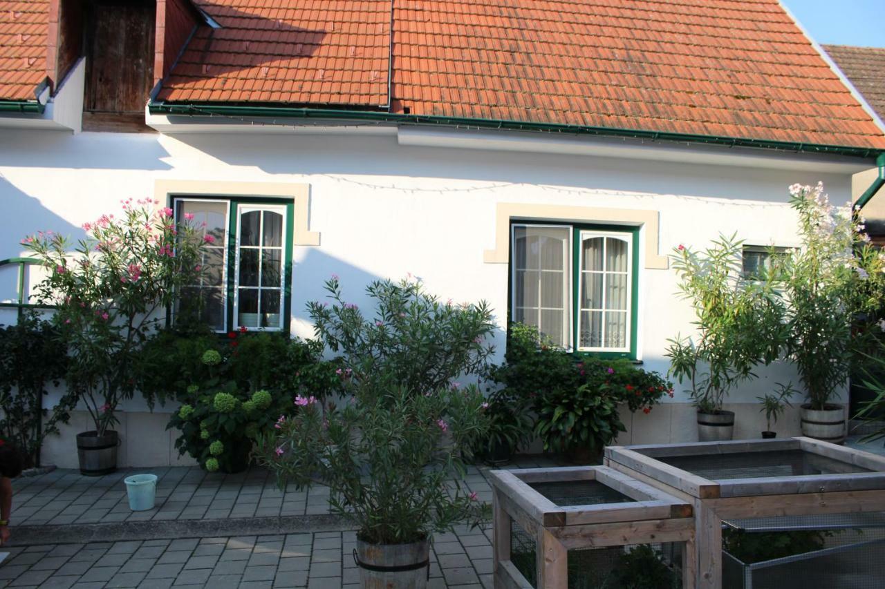 Appartement "Blumengassl" Moerbisch Am See Exterior photo