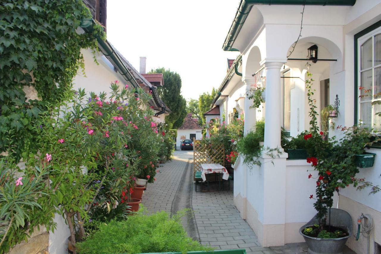 Appartement "Blumengassl" Moerbisch Am See Exterior photo